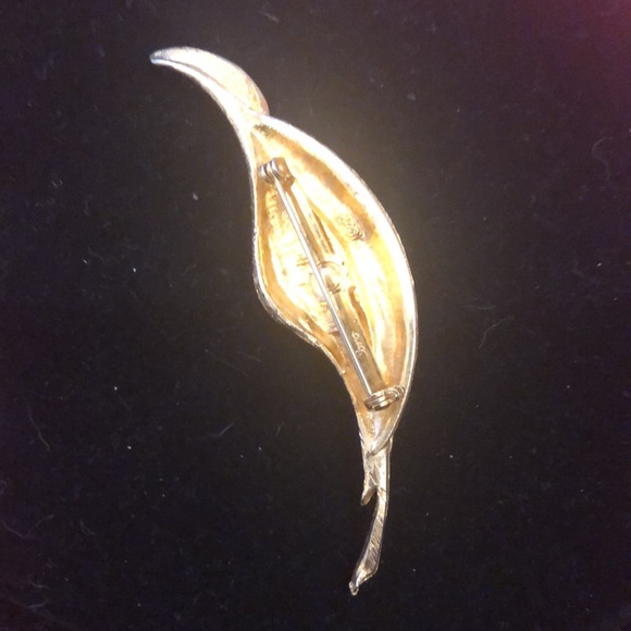 SOLD - Closet Clear Out 🔥 -Coro Gold Tone Vintage Leaf Brooch - Picture 3 of 8